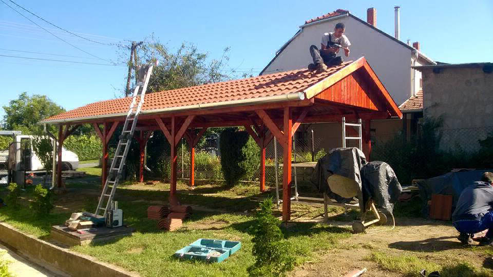 kiülő a kertben